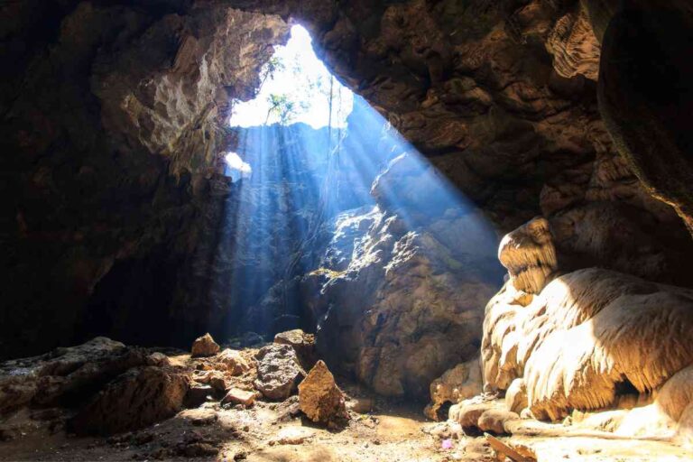 4 Caves You Can Explore Near Gatlinburg