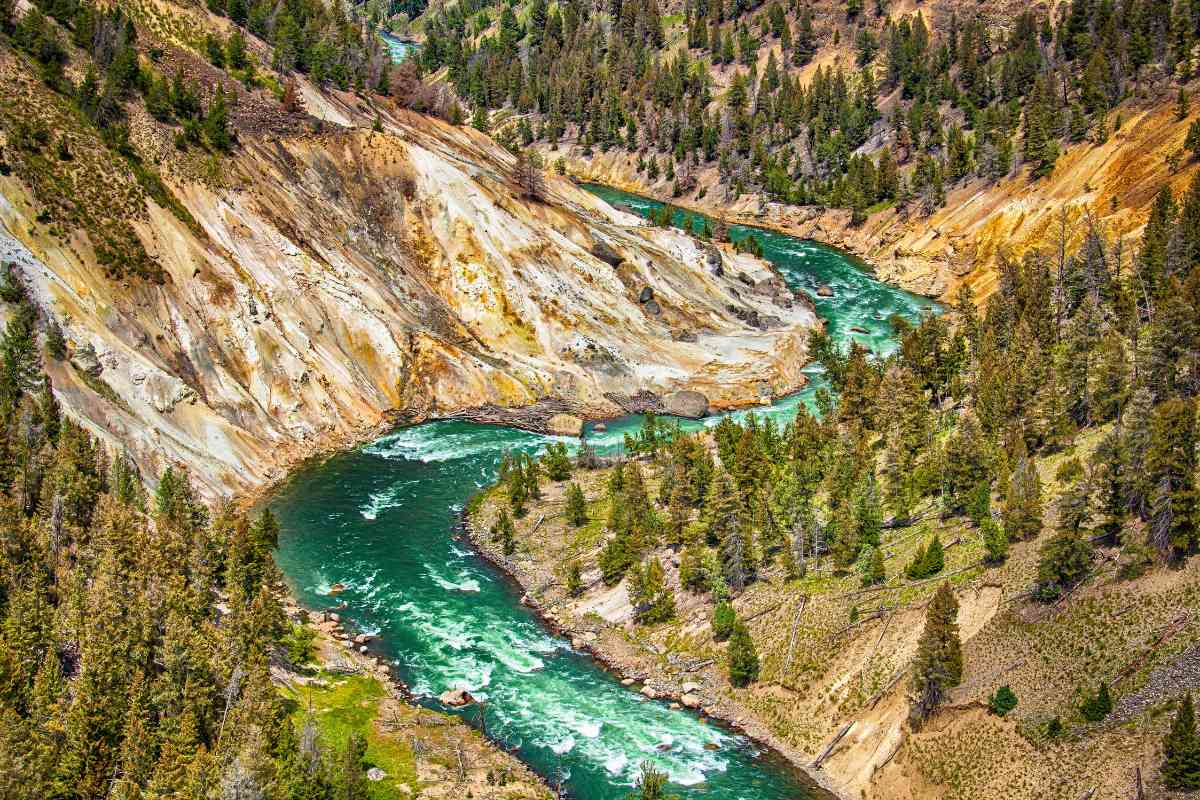 Best Day Trip Stops Between Bozeman And Yellowstone 4