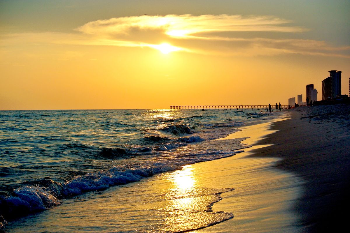 Whats the best time of the year to visit Panama City Beach 1