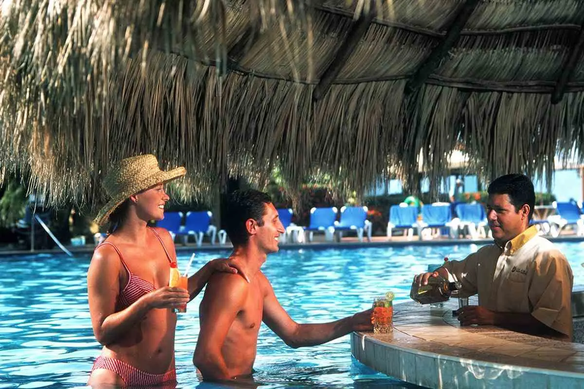 mexico resorts with swim up bar 1