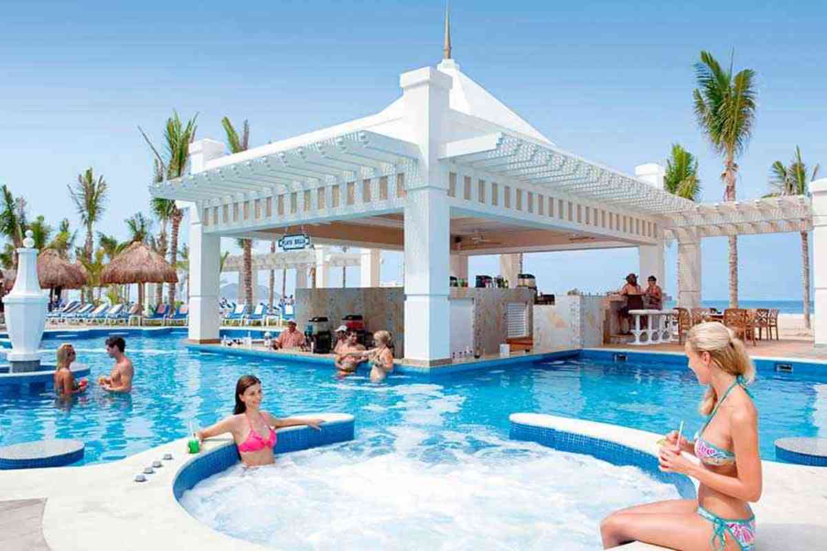 mexico resorts with swim up bar 2