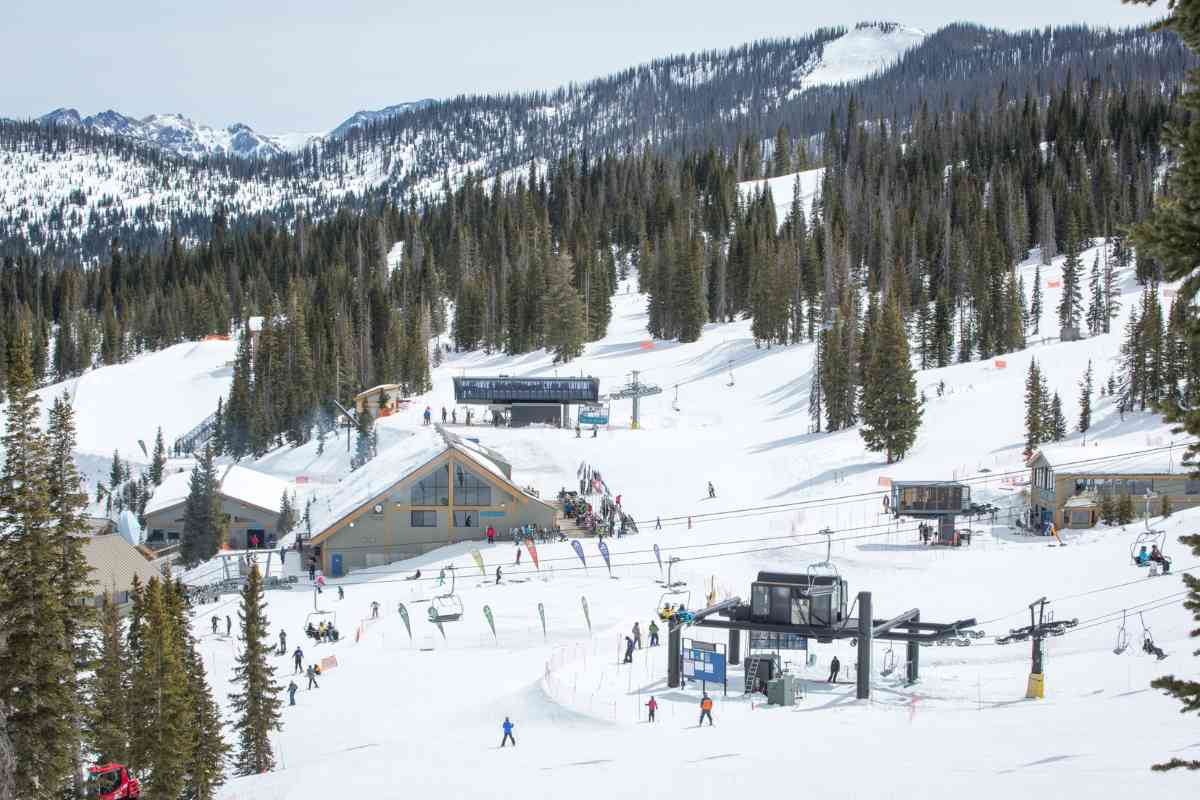 ski resort with most snow in us 3