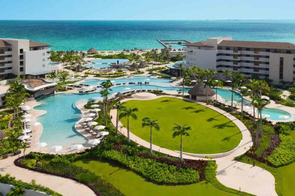 9 of the Best AllInclusive Resorts in Cancun with Water Slides