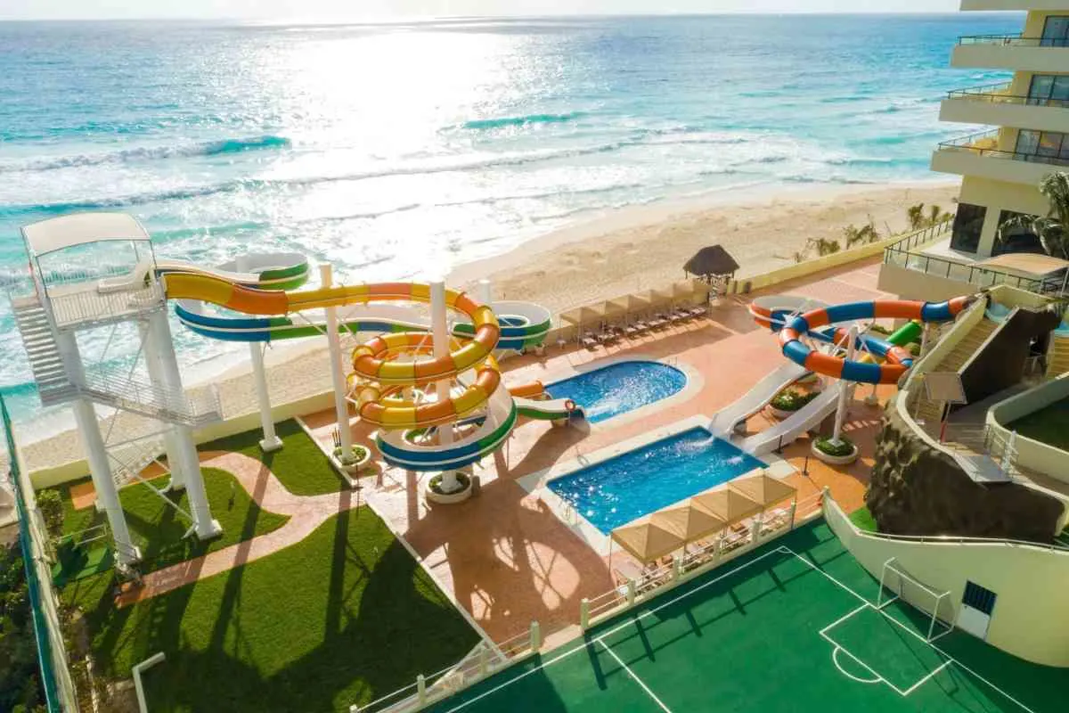 All Inclusive Resorts in Cancun with Water Slides 6